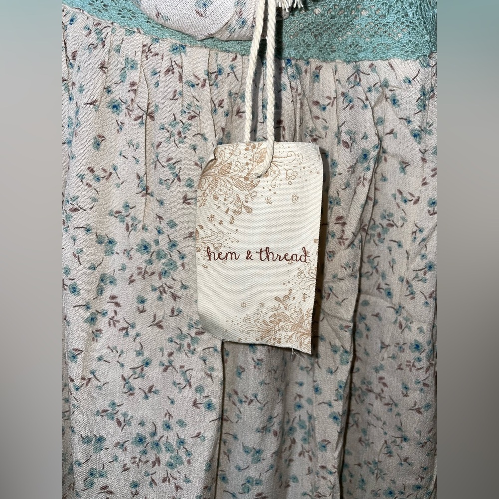 Hem & Thread Floral Top - Picture 5 of 7